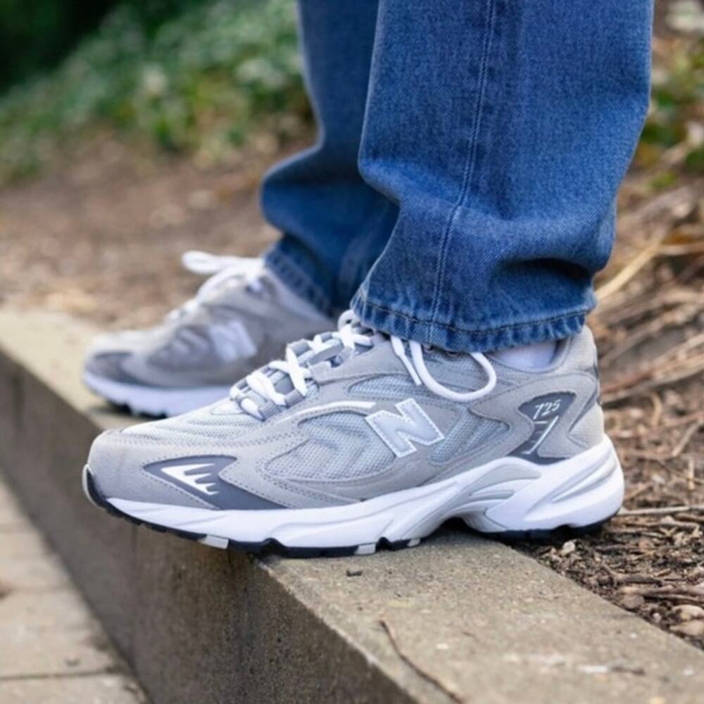 New Balance 725 Grey/White Men Sneakers- SZ 10 D